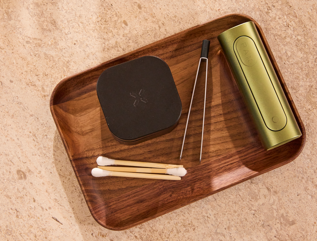 PAX FLOW in Greenstone and assorted PAX accessories